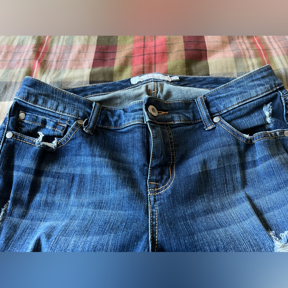 Distressed jeans - Picture 9 of 9